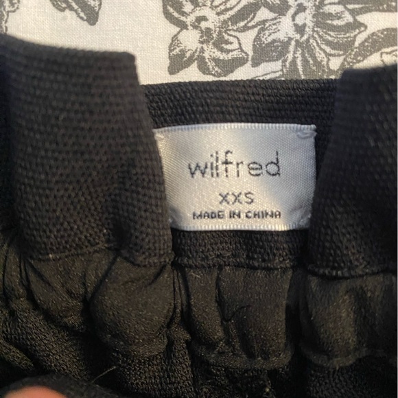 ARITZIA Wilfred Black High Waisted
Paperbag Cuffed Shorts Size:XXS - Picture 3 of 5